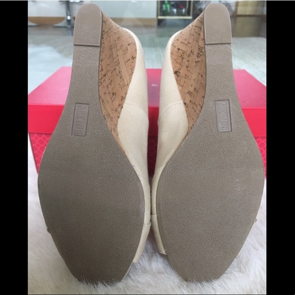 NEVER WORN • Tan peep-toe wedges • Size 10 - Picture 6 of 6